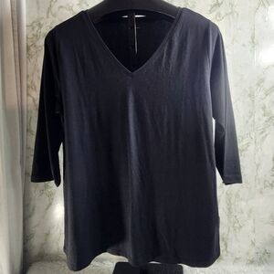Amazon Essentials Black Vneck Top